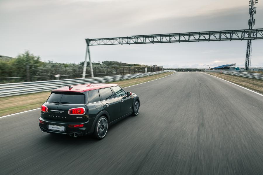  Mini John Cooper Works Clubman 2016 года  (WW) (фото 2 из 102)